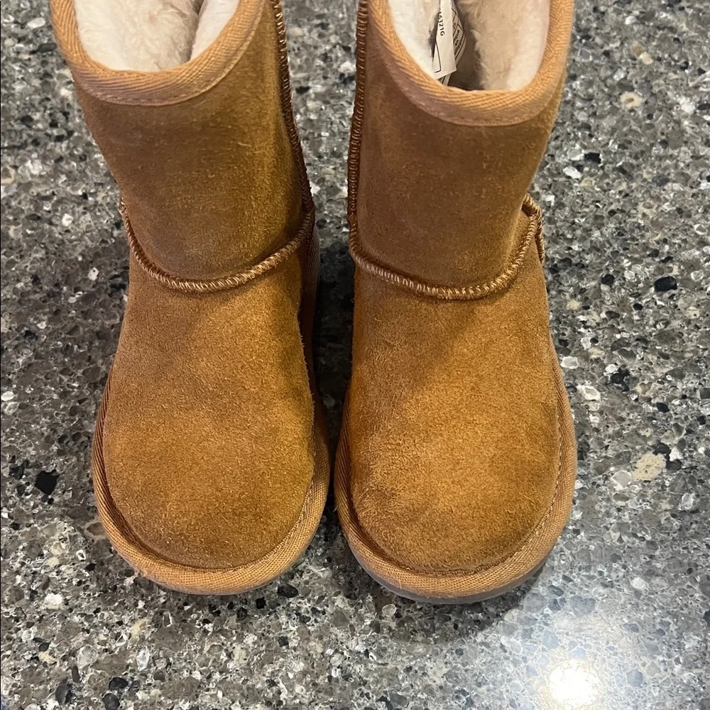 Toddler koolaburra boots size 8